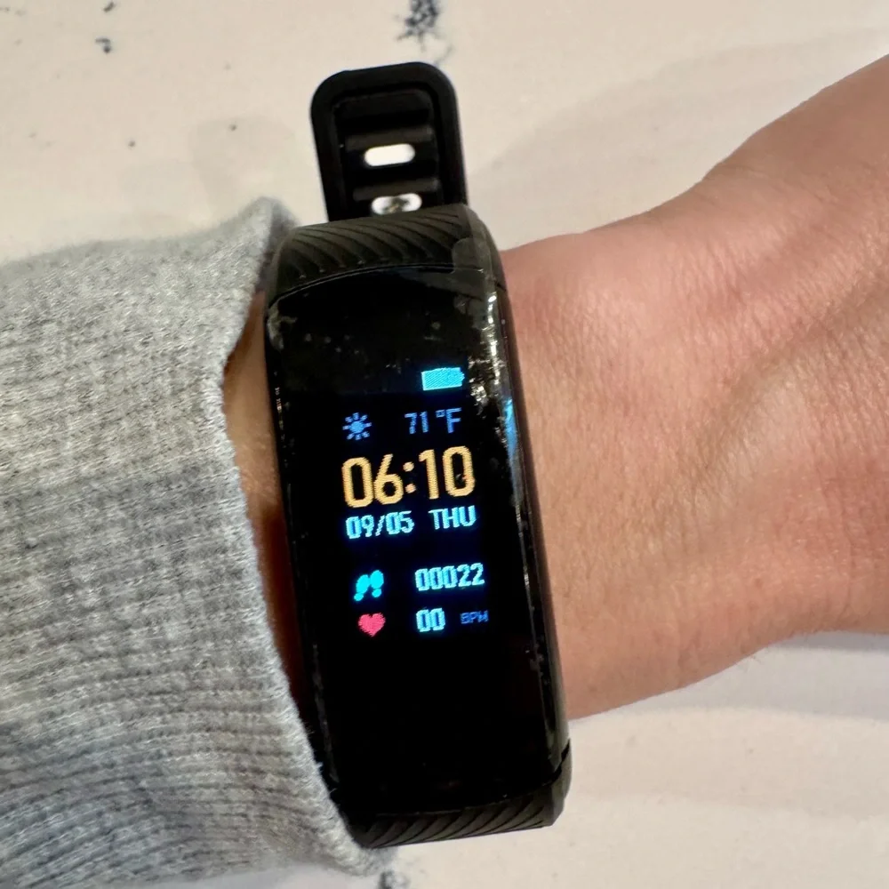 Smart Fitness Tracker – Black (New w/ Protective Film)